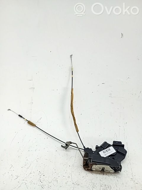 Priekšpusē slēdzene   CC2958310A