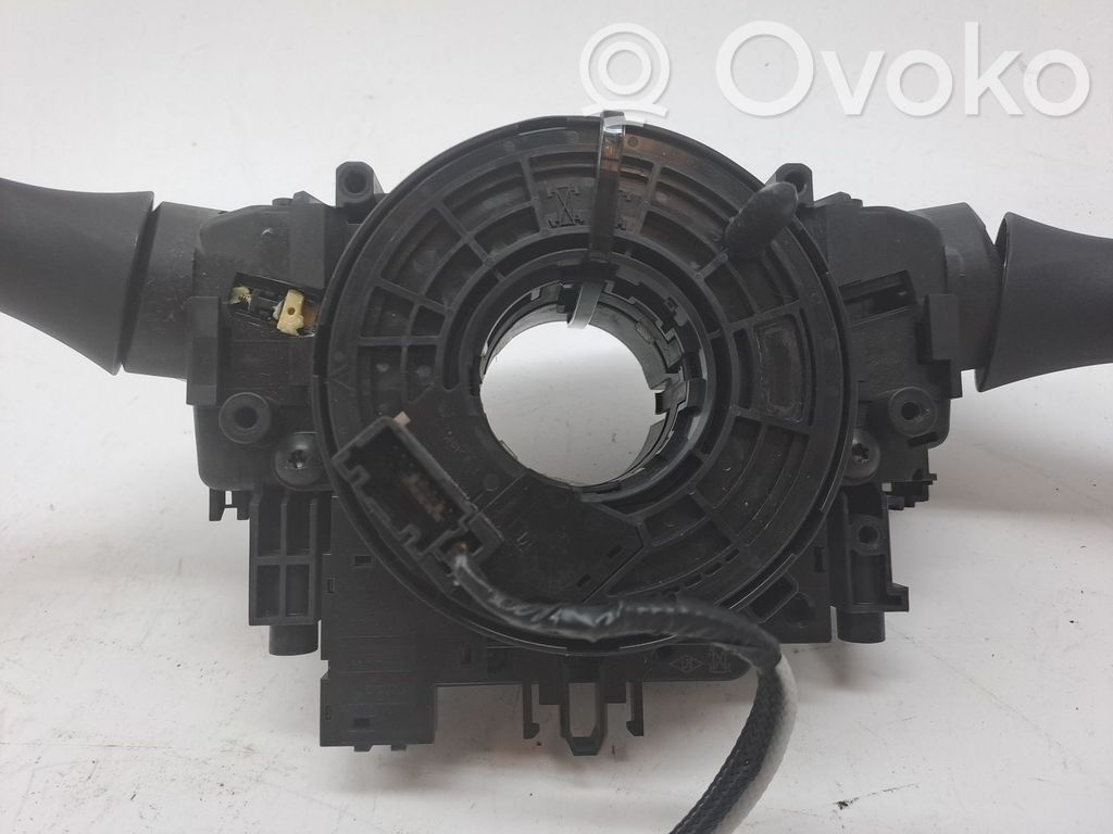 Renault Clio V Butoane/comutatoare pe volan 