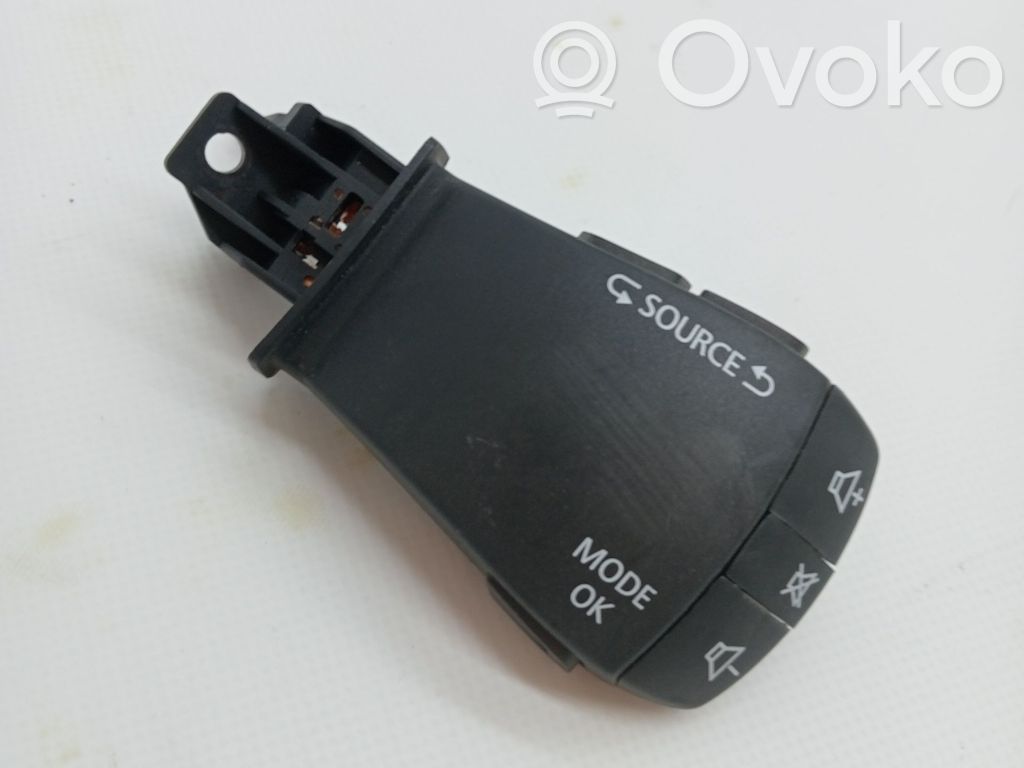 Renault Megane IV Boutons / interrupteurs volant