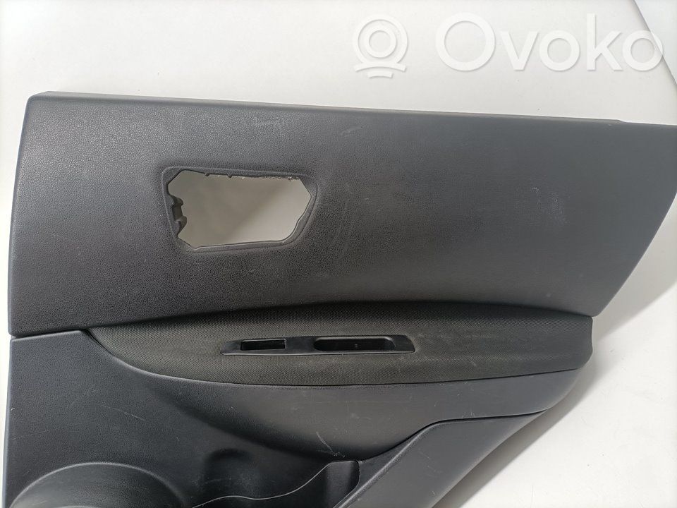 Nissan Qashqai Rivestimento del pannello della portiera anteriore 
