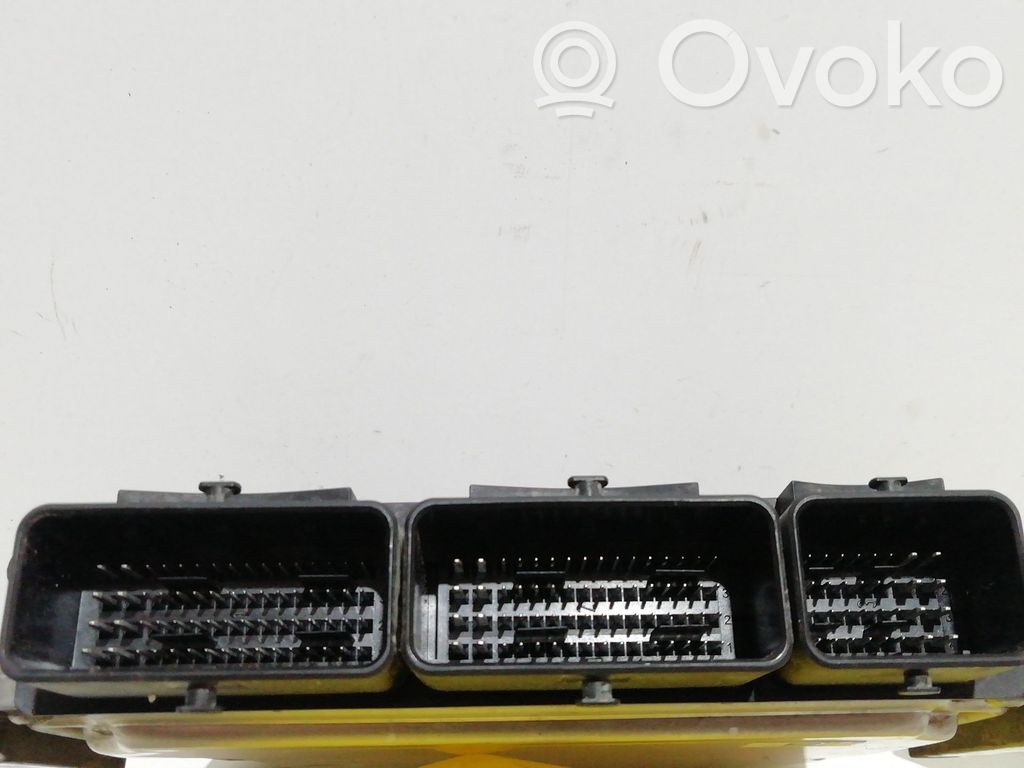 Unidad de control/módulo ECU del motor   237104376R,237104376R,0281030899