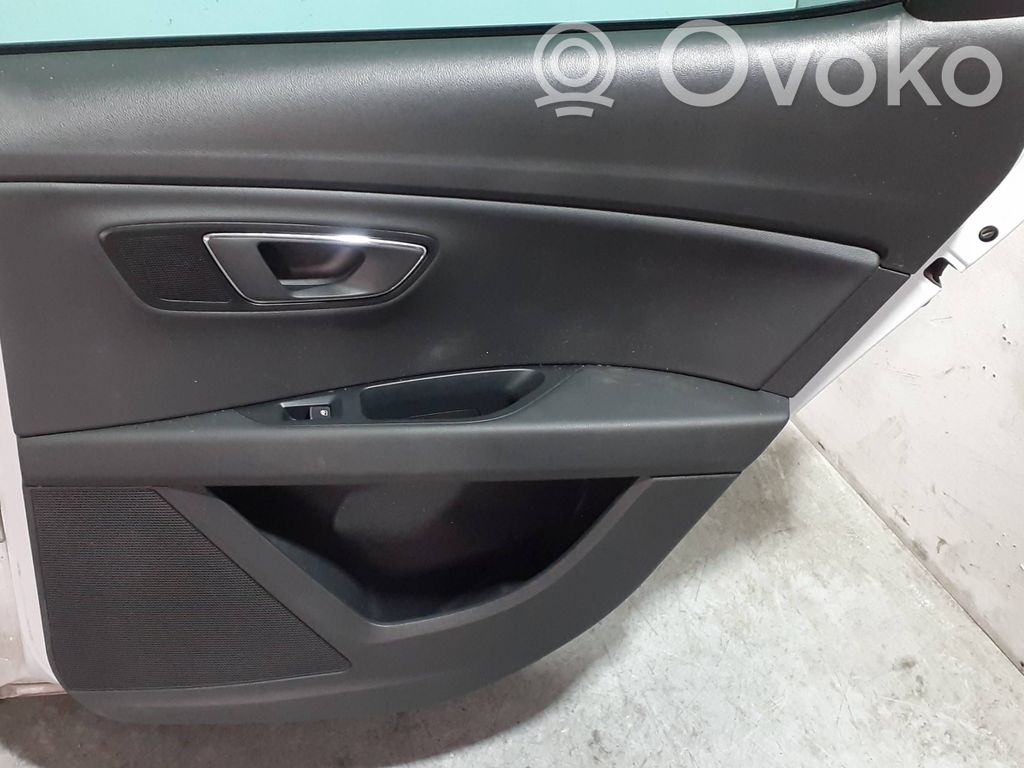 Seat Leon (5F) Takaoven verhoilu 