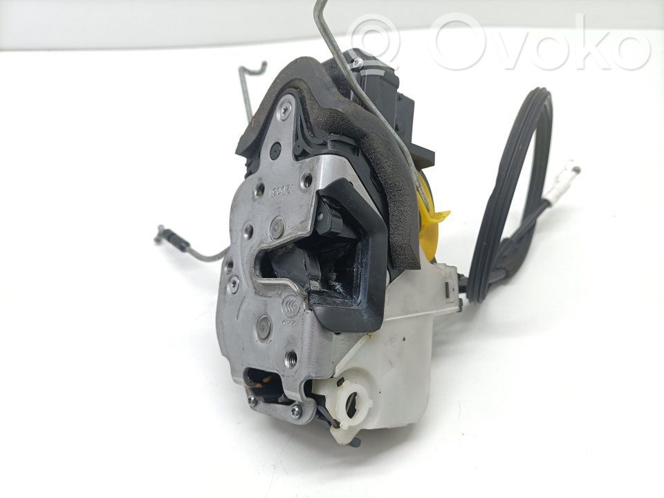 Serrure de porte avant   12D061,A081876