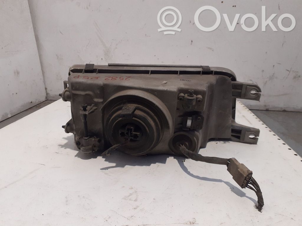 Mitsubishi Carisma Lampa przednia 