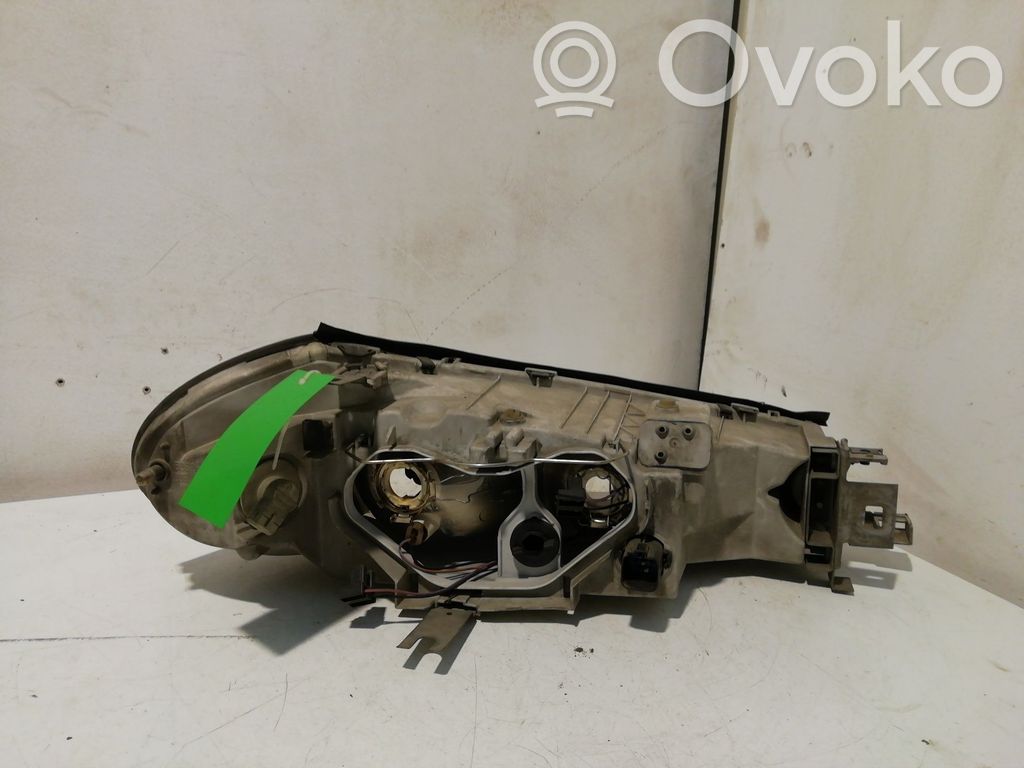 Ford Mondeo MK II Phare frontale 