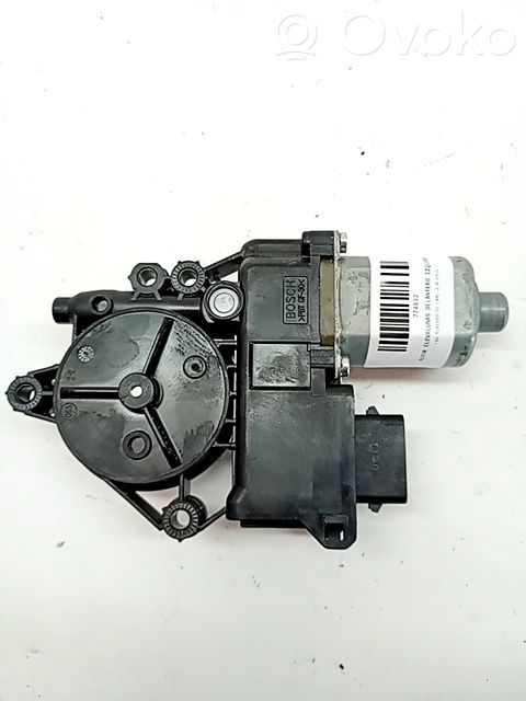 Motor del regulador de la ventanilla de la puerta delantera   824502P010