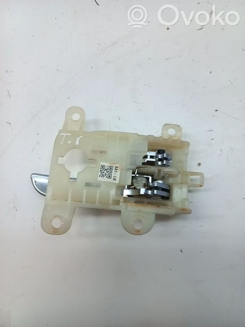 Manecilla interna puerta trasera   82610G5010