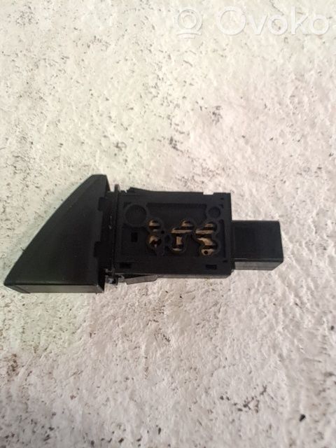 Comutator lumini pericol   GS1D664H0A