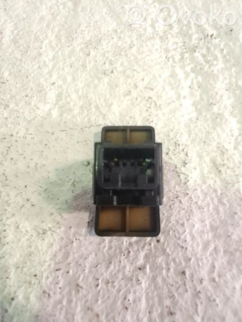 Botón interruptor de luz de peligro   3743062JA0P4Z