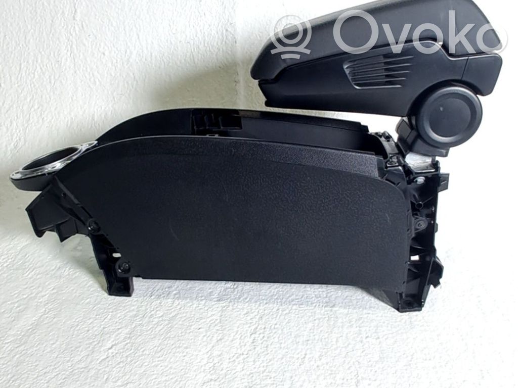 Hyundai i10 Panelės stalčiuko/lentynėlės paklotėlis 