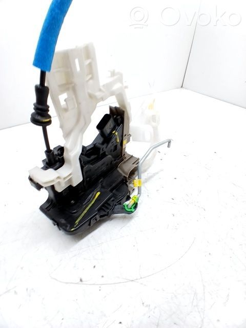 Serrure de porte avant   81310J7010