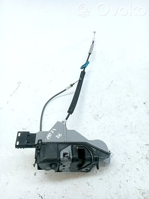Priekšpusē slēdzene   9816343580