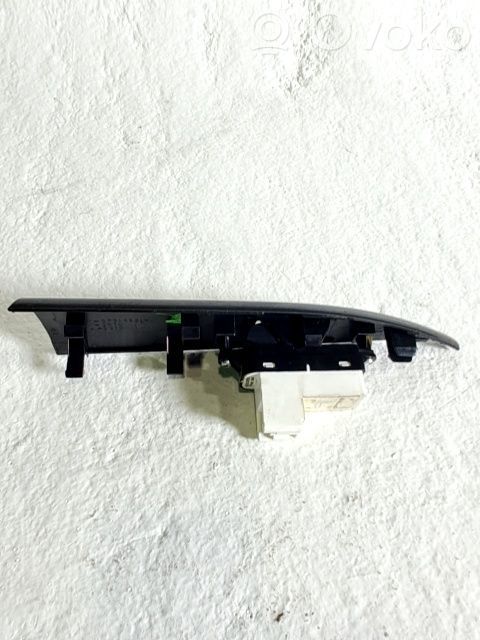 Interruptor del elevalunas eléctrico   GP9F66380
