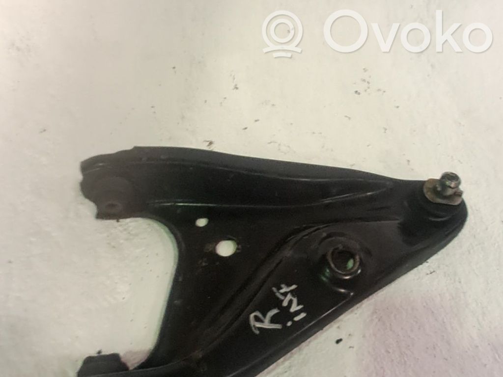 Dacia Sandero Braccio di controllo sospensione anteriore inferiore/braccio oscillante 