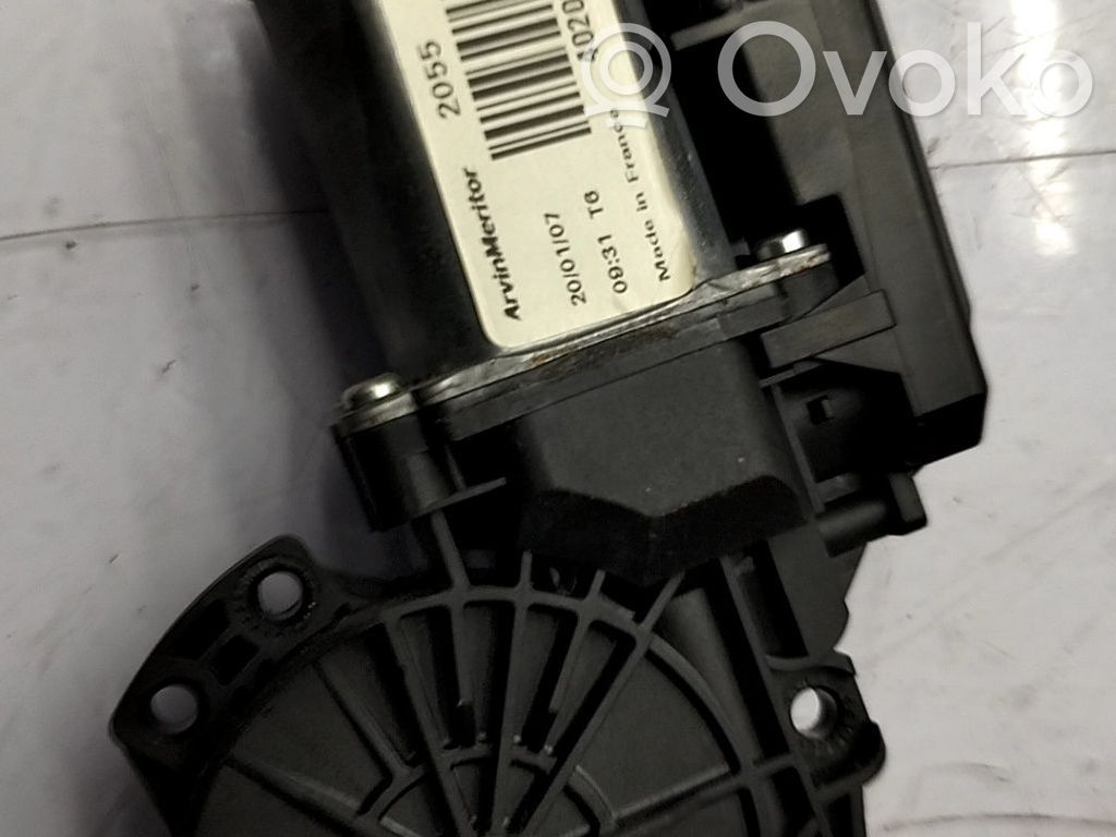 Front door window regulator motor   824501H000