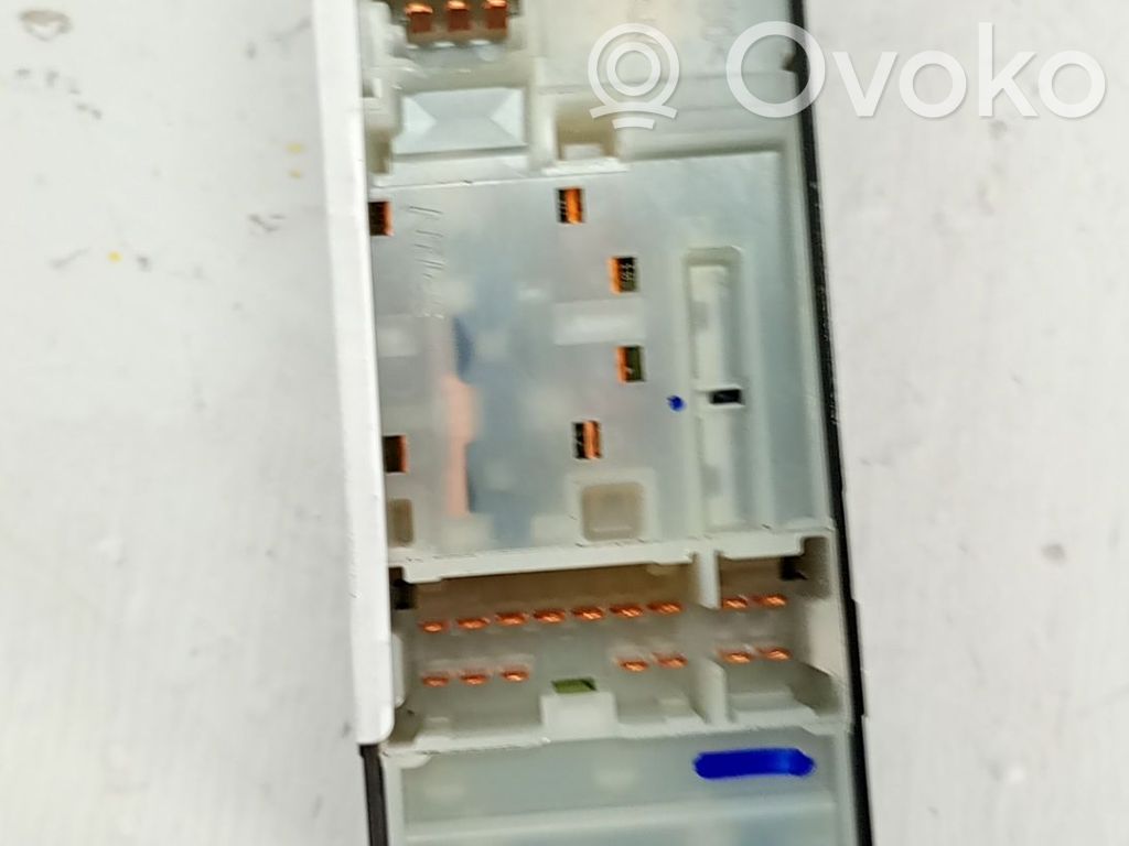 Interruptor del elevalunas eléctrico   254013VV0B