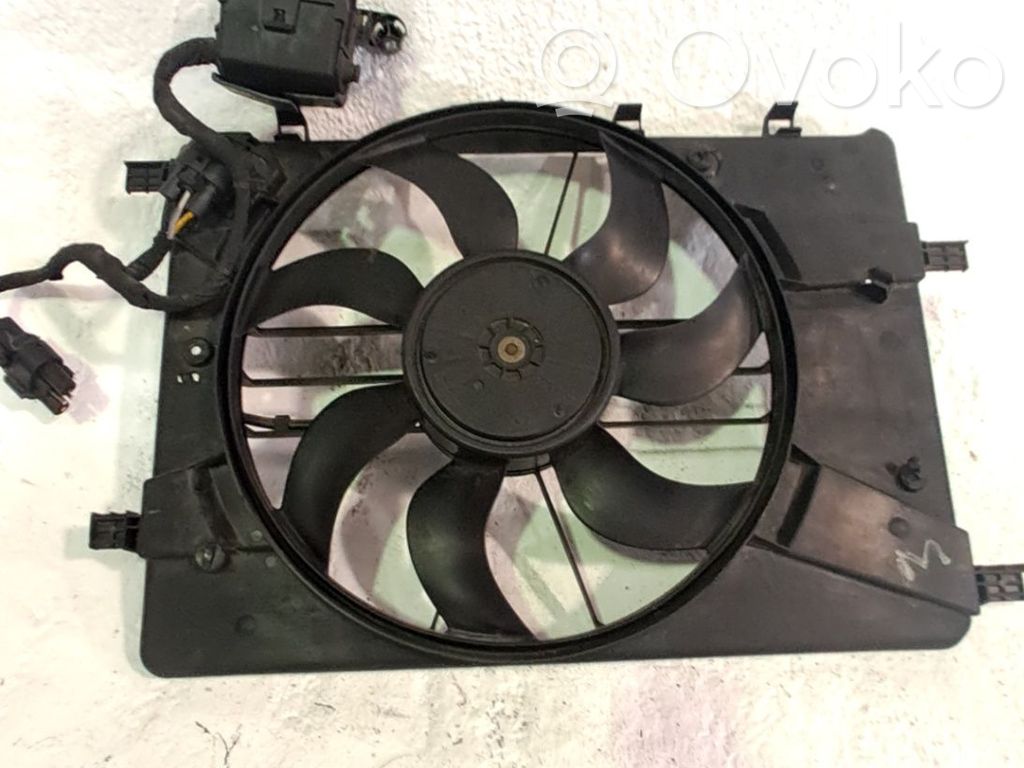 Opel Astra J Tila-auton jääkaappi