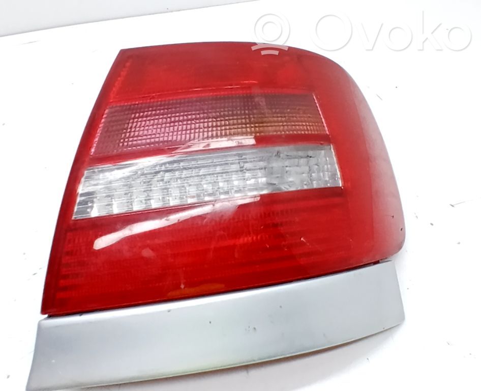 Audi A4 S4 B5 8D Takavalon polttimo 