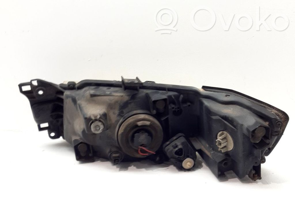 Mitsubishi Space Wagon Phare frontale 