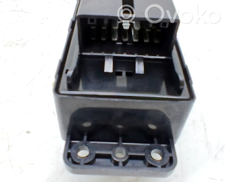 Comutator comandă geamuri electrice   8583031000HCH