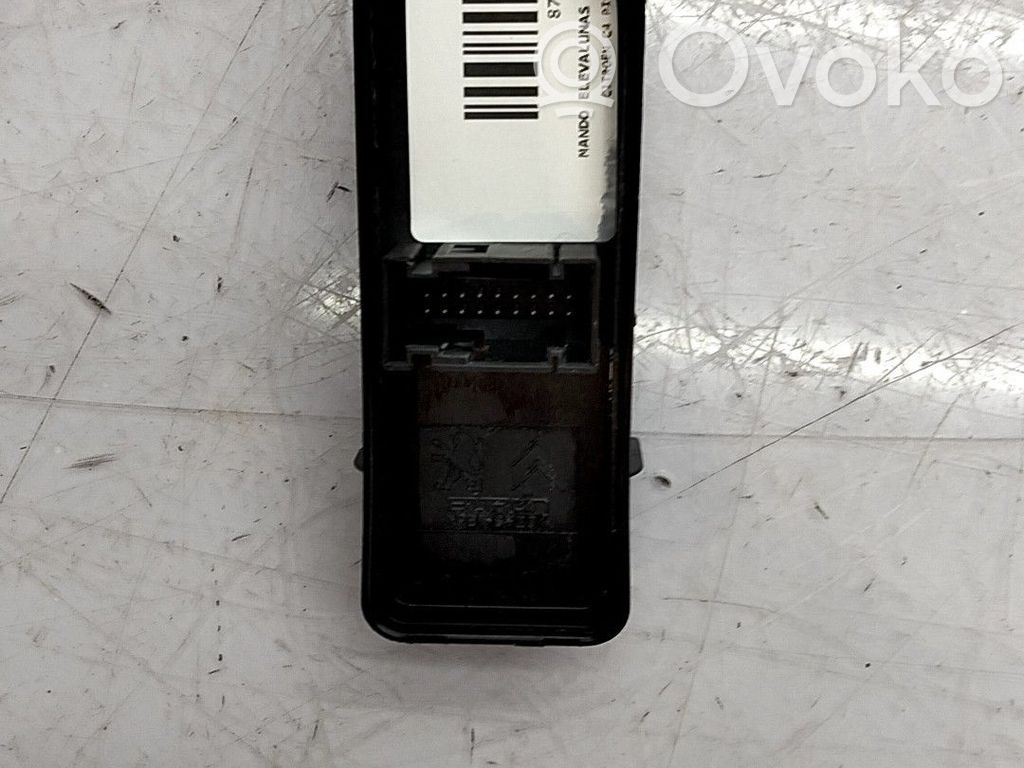 Electric window control switch   6490JW