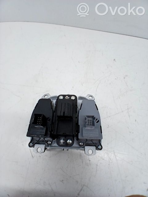 Fiat 500E Butoane/comutatoare pe volan 