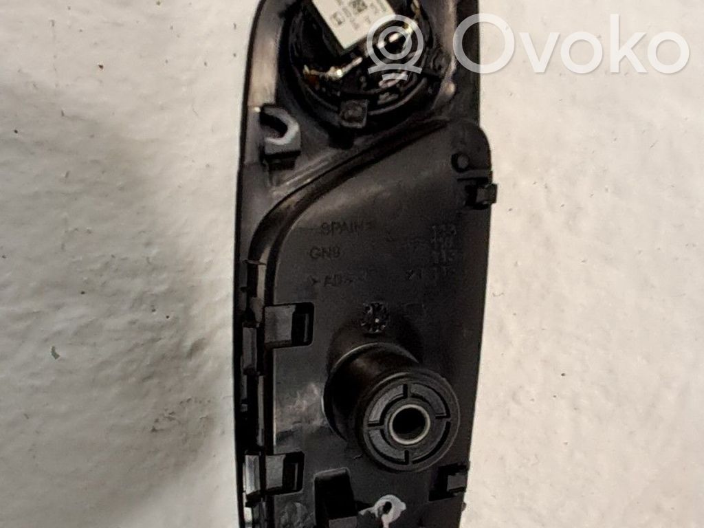 Manecilla interna puerta trasera   5F4839114B2ZZ