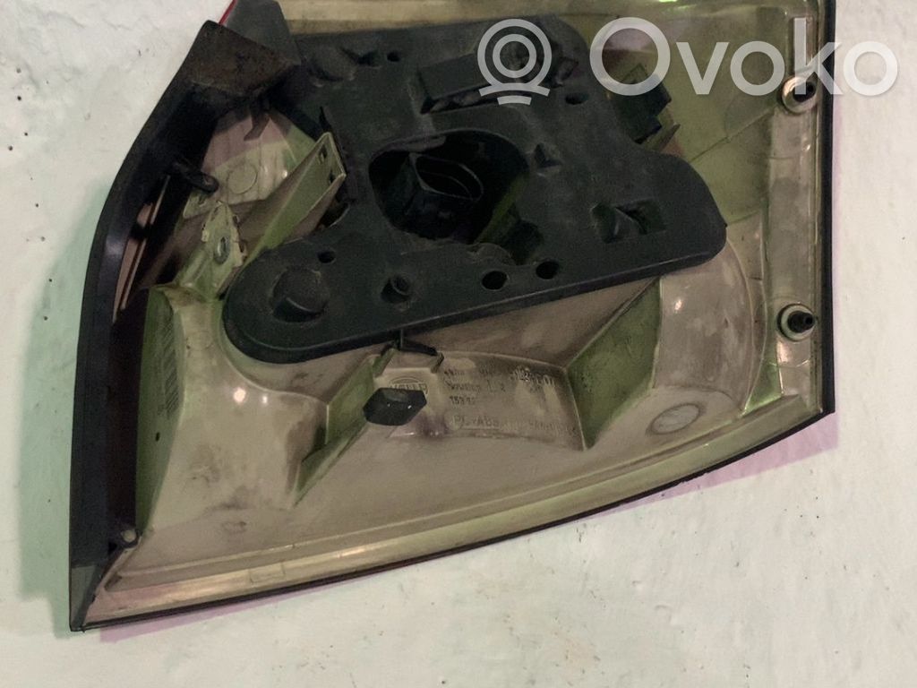 Audi A4 S4 B6 8E 8H Takavalon polttimo 