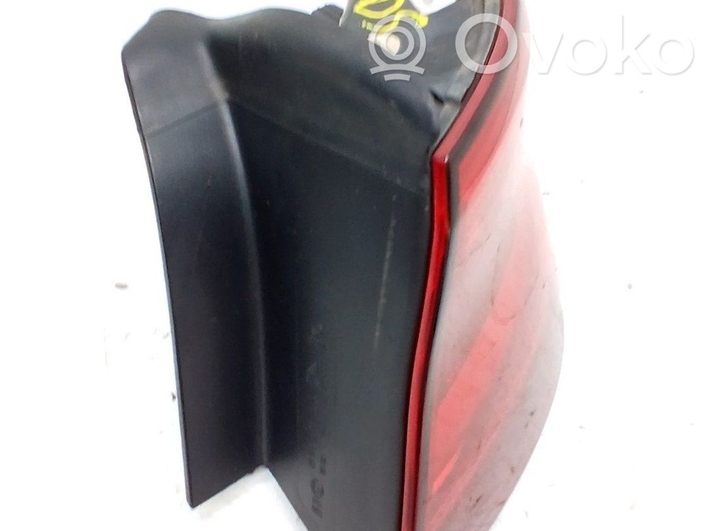 Lámpara de faros/luces traseros   8V3945096D