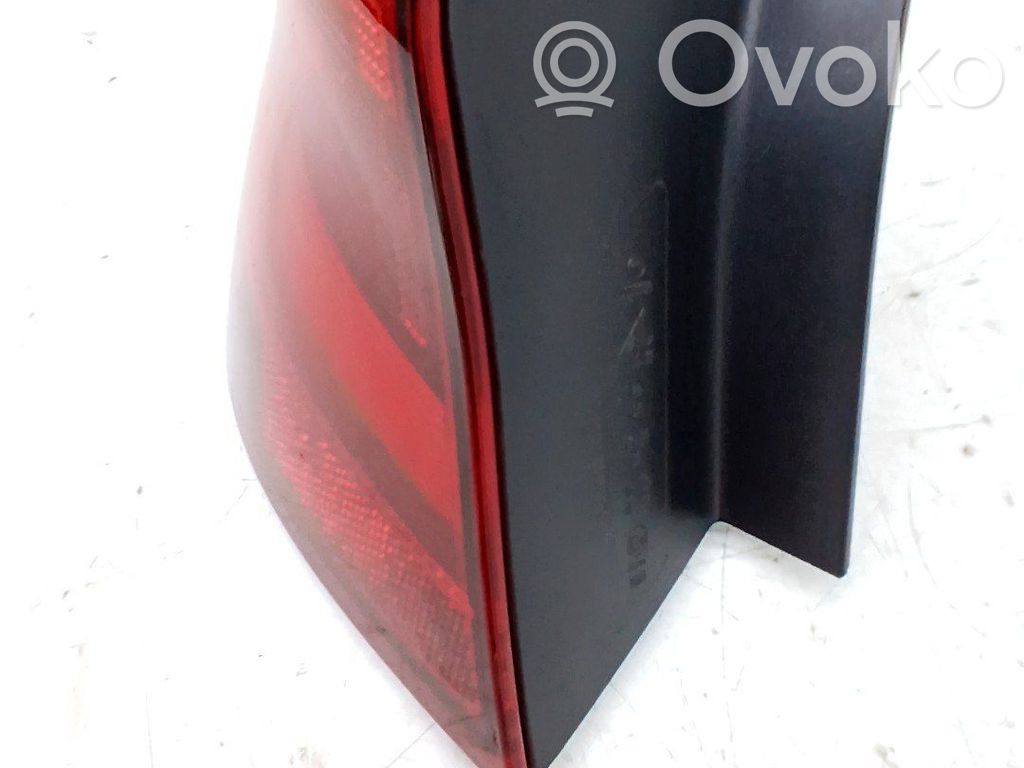 Lámpara de faros/luces traseros   8V3945095D
