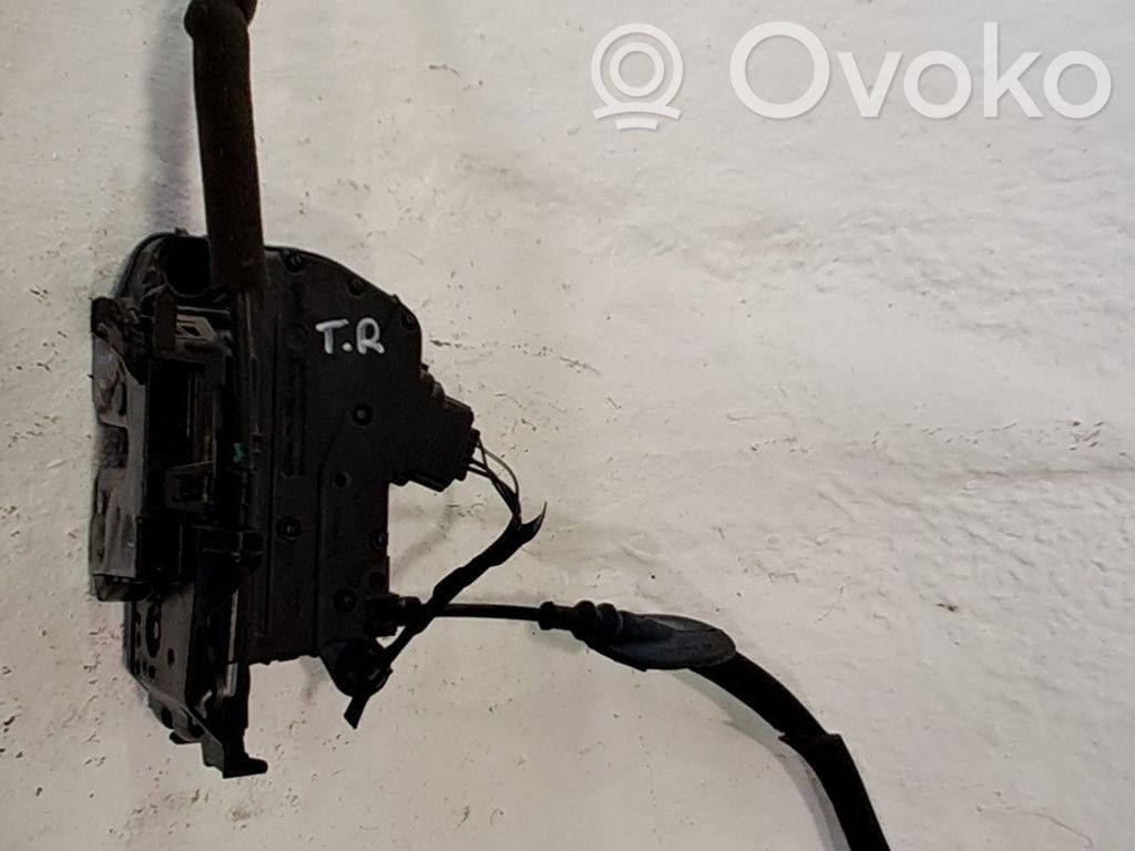 Cerradura de puerta trasera   825029500R,825020351R