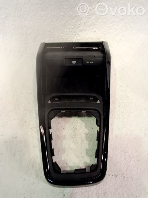 Kojelaudan kehys   84650H8050FHV,84650H8050