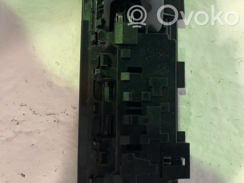 Headlining lighting console trim   2GA947290A