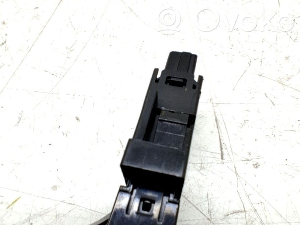 Botón interruptor de luz de peligro   8433202400