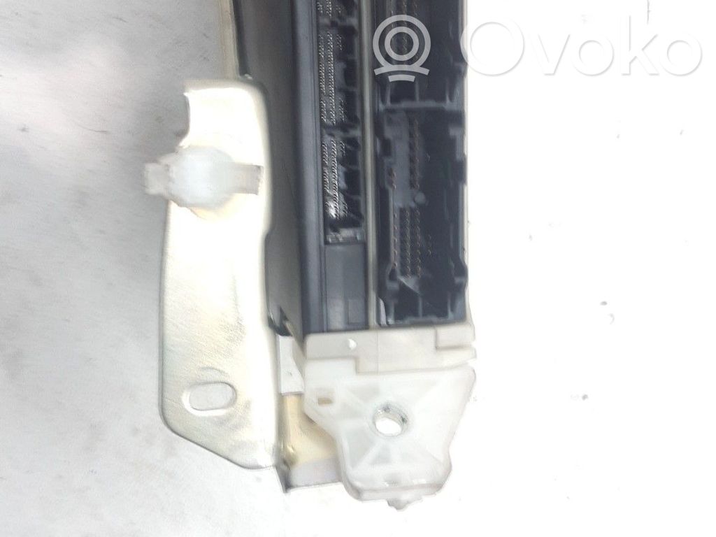 Module de fusibles   8273002P80