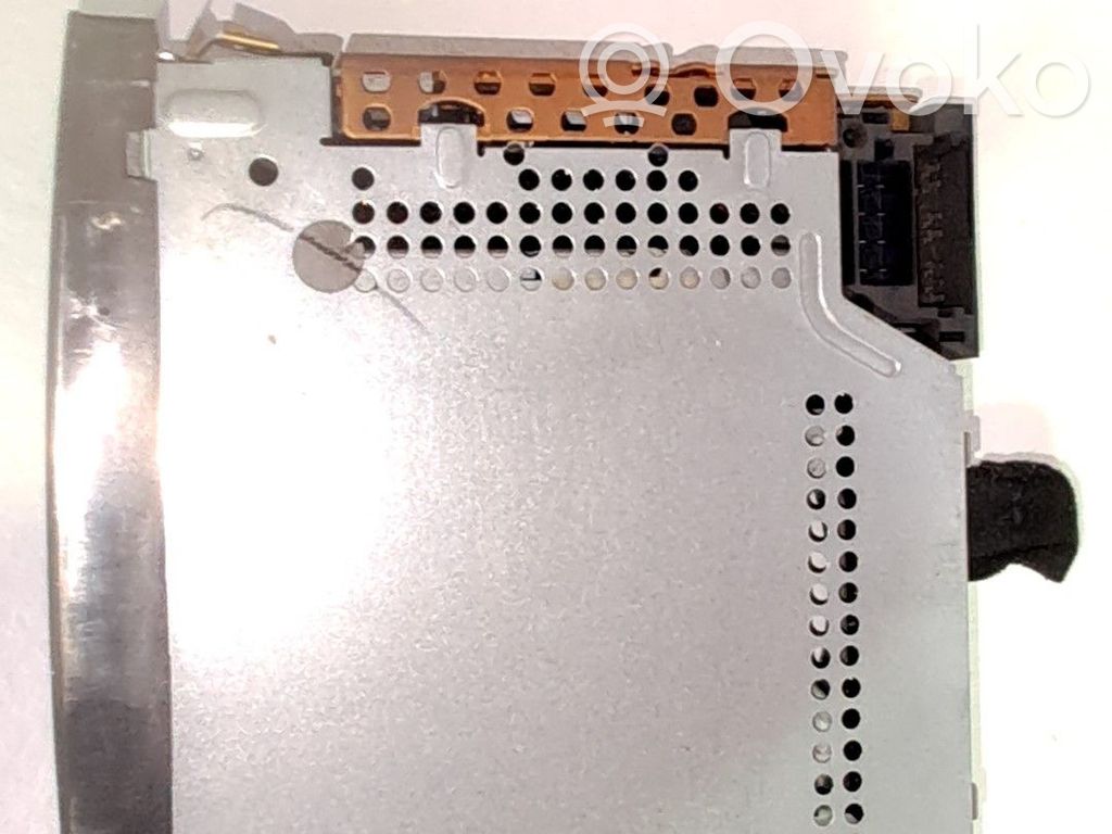 Radio / CD-Player / DVD-Player / Navigation   656491
