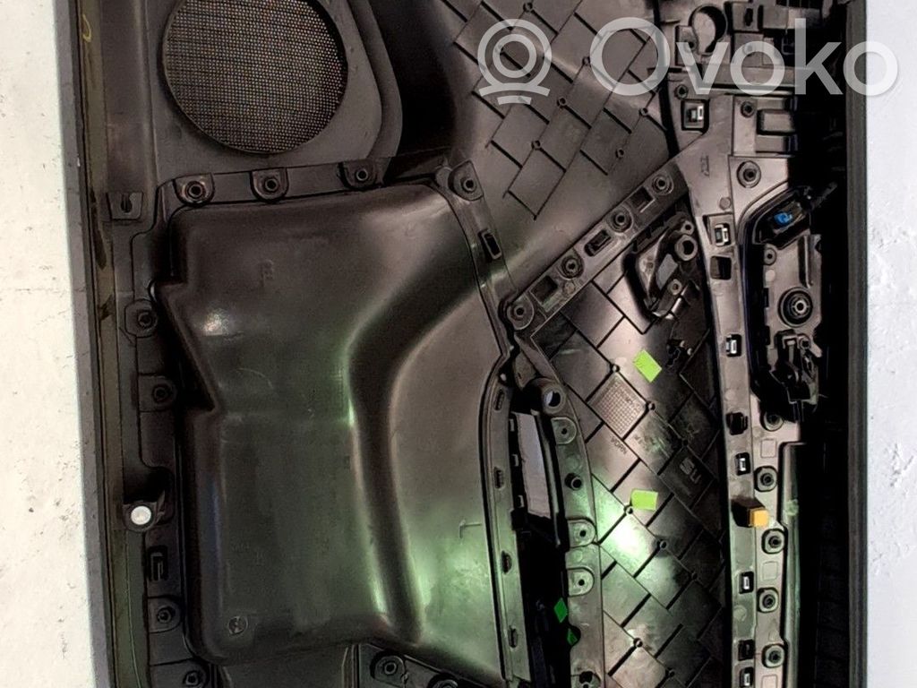Seat Ateca Boczki / Poszycie drzwi przednich 