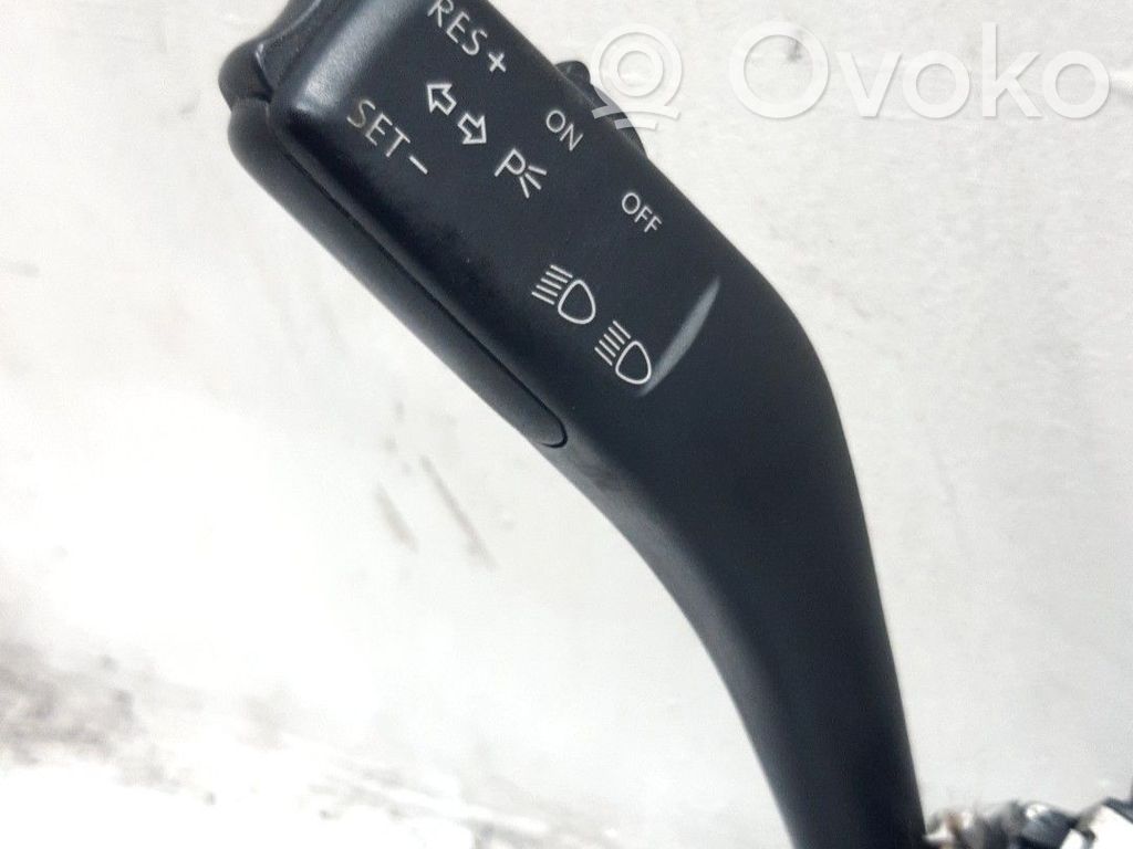 Volkswagen Touran I Boutons / interrupteurs volant 