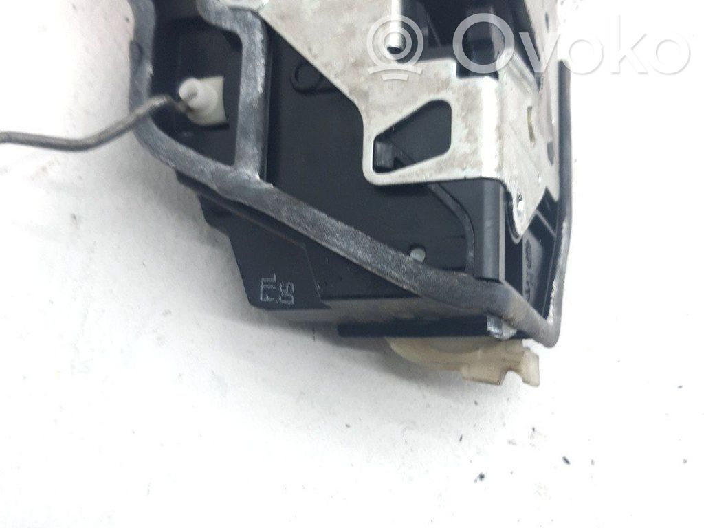 Zamek drzwi przednich   51217202143