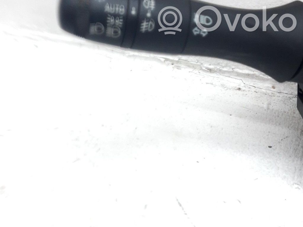 Dacia Sandero Butoane/comutatoare pe volan 