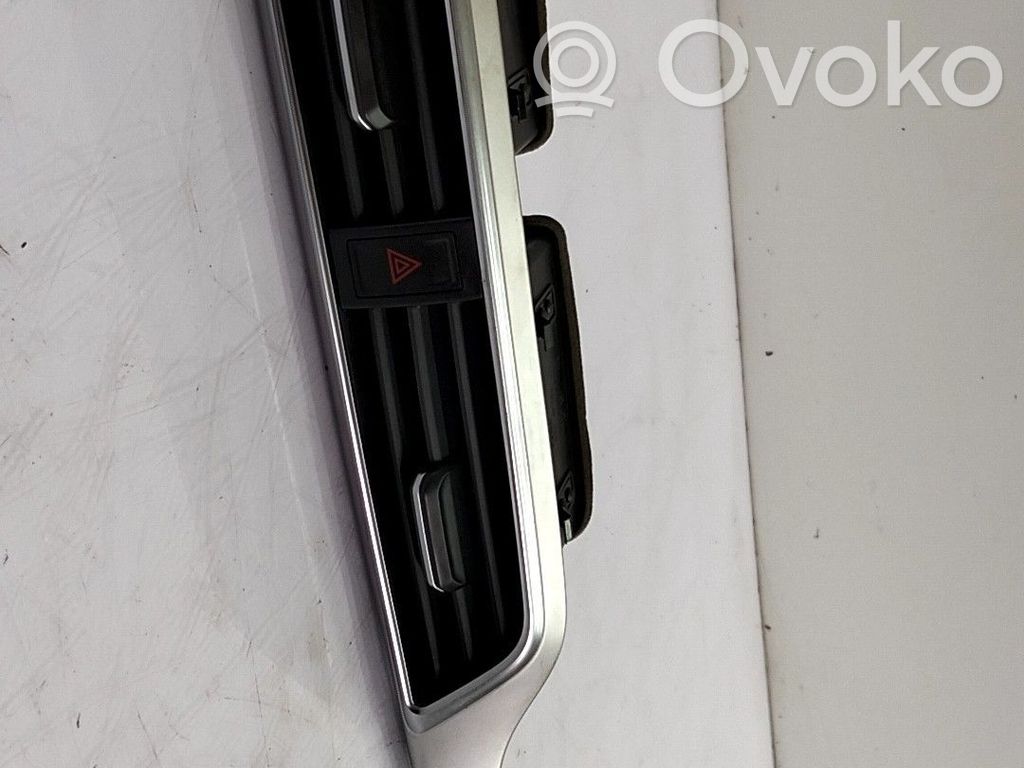 MG ZS Rejilla de ventilación central del panel 