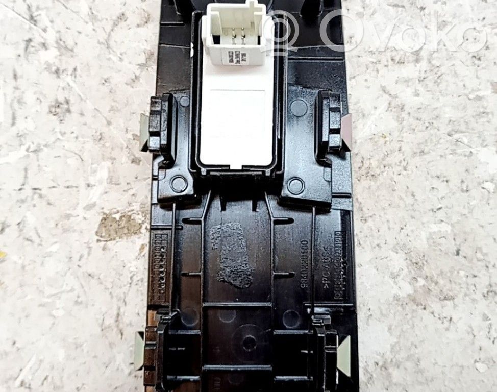 Opel Astra L Przyciski szyb 