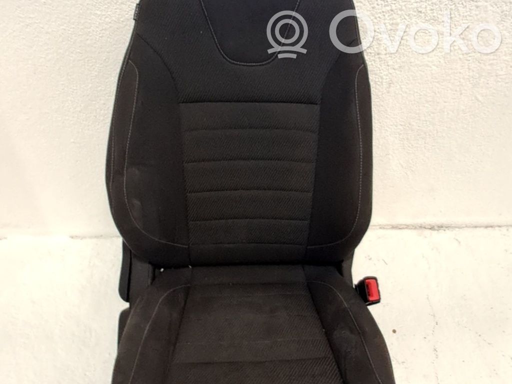 Ford Kuga I Etumatkustajan istuin 