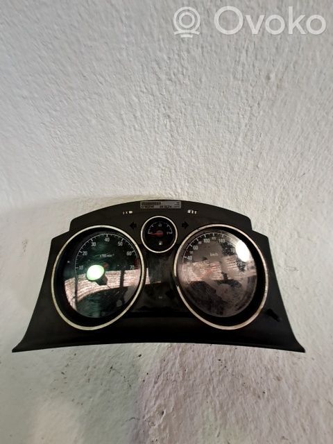 Opel Astra H Geschwindigkeitsmesser Cockpit 