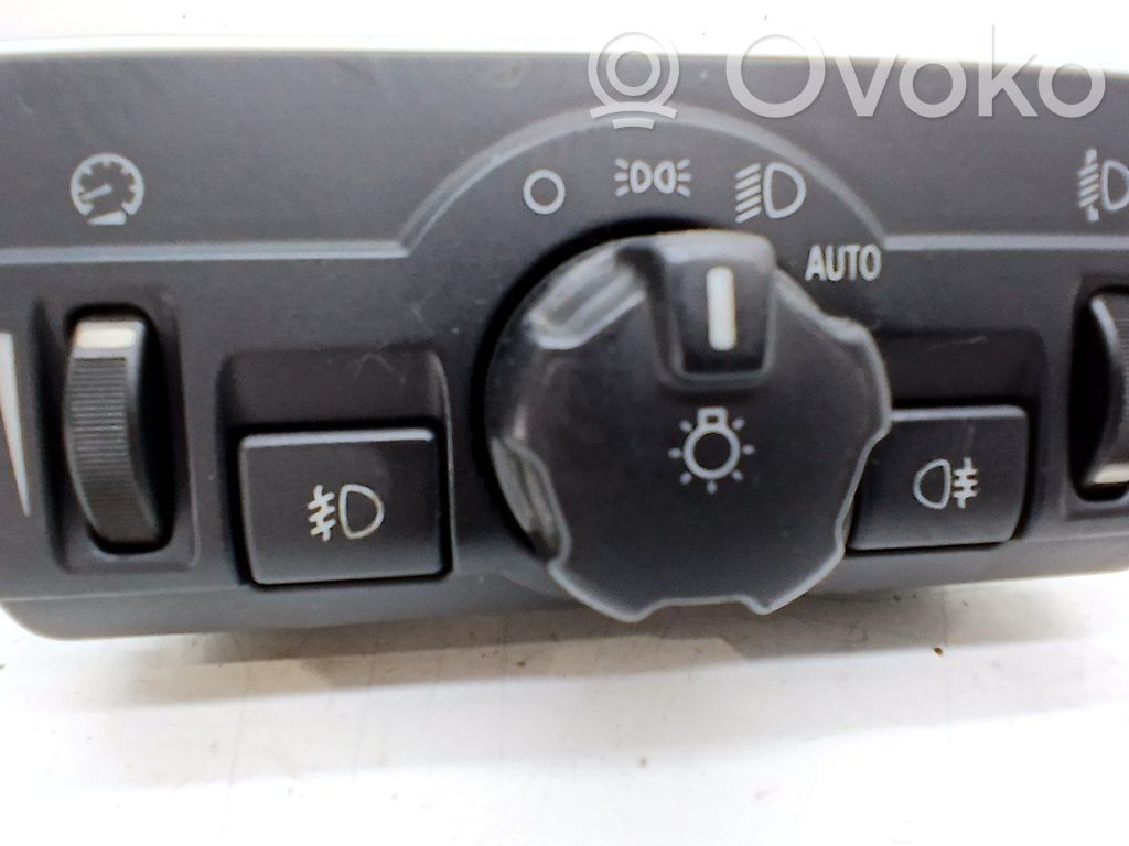 Light switch   LR005194