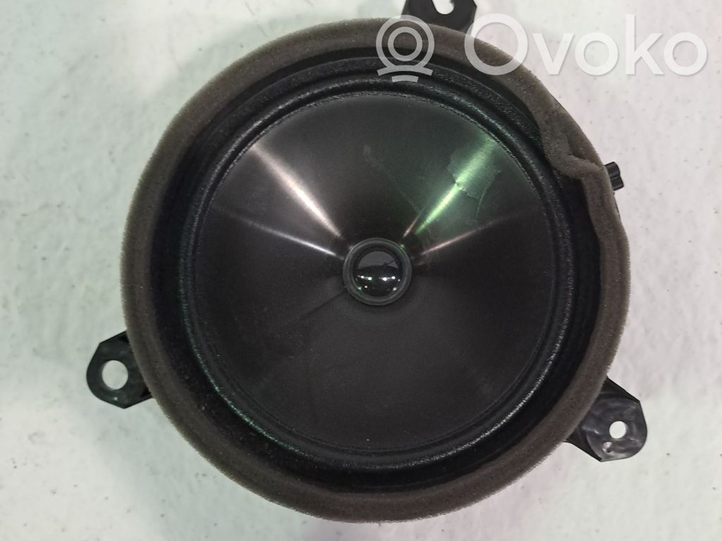 Altavoz de la puerta delantera   861600D450