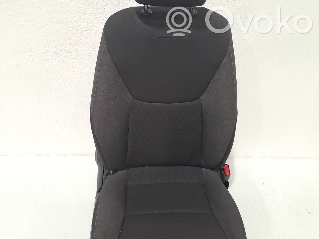 Toyota Yaris Etumatkustajan istuin 