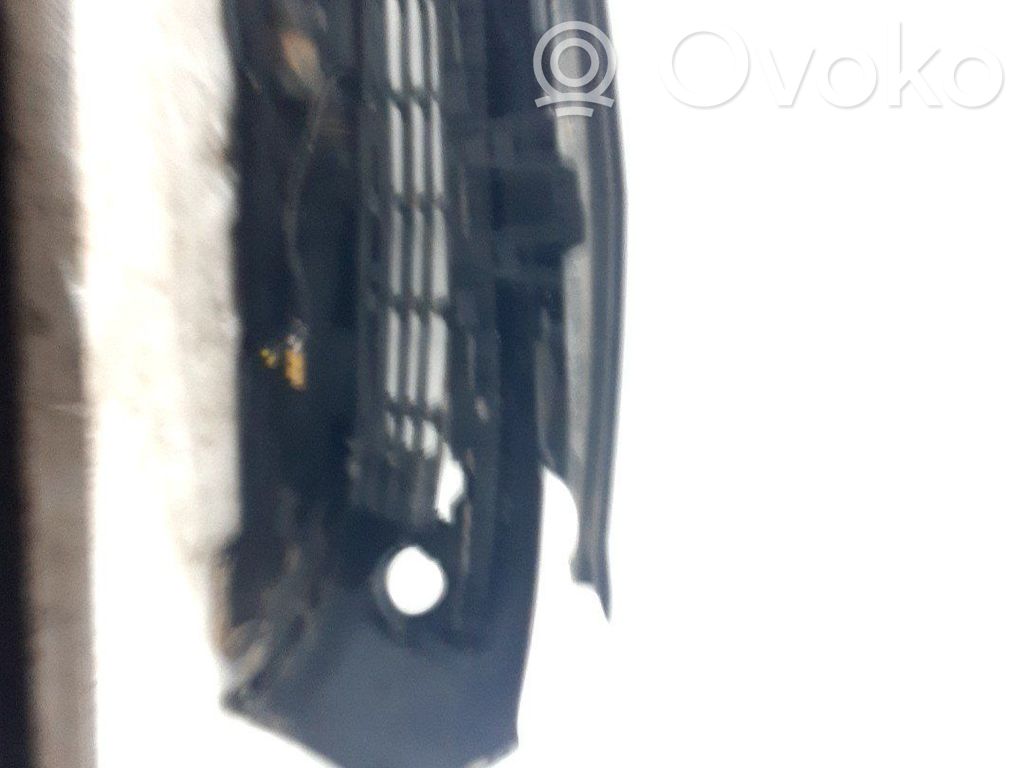 Renault Clio III Parachoques delantero 