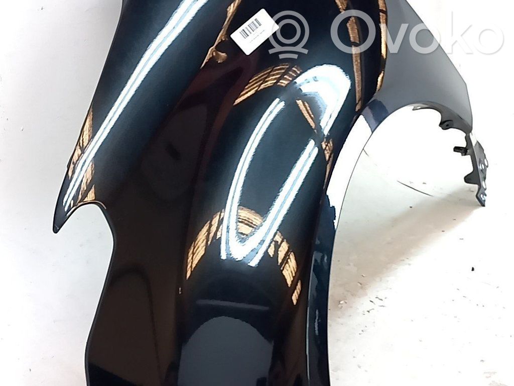 Toyota Yaris Etulokasuojan reuna 