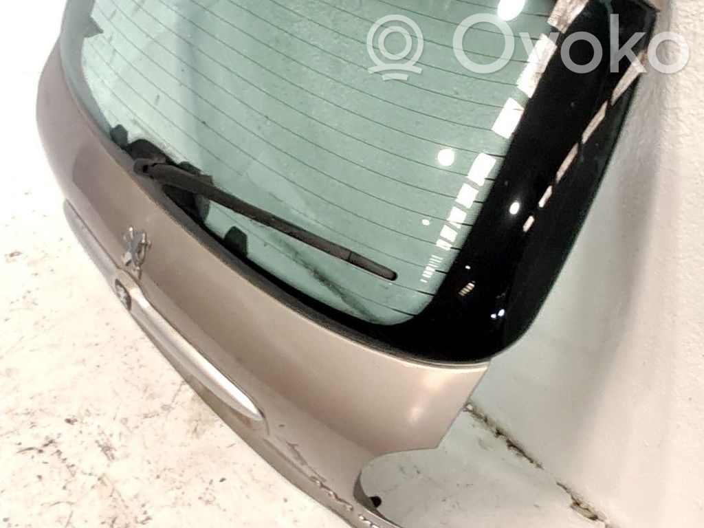 Couvercle de coffre   8701R5